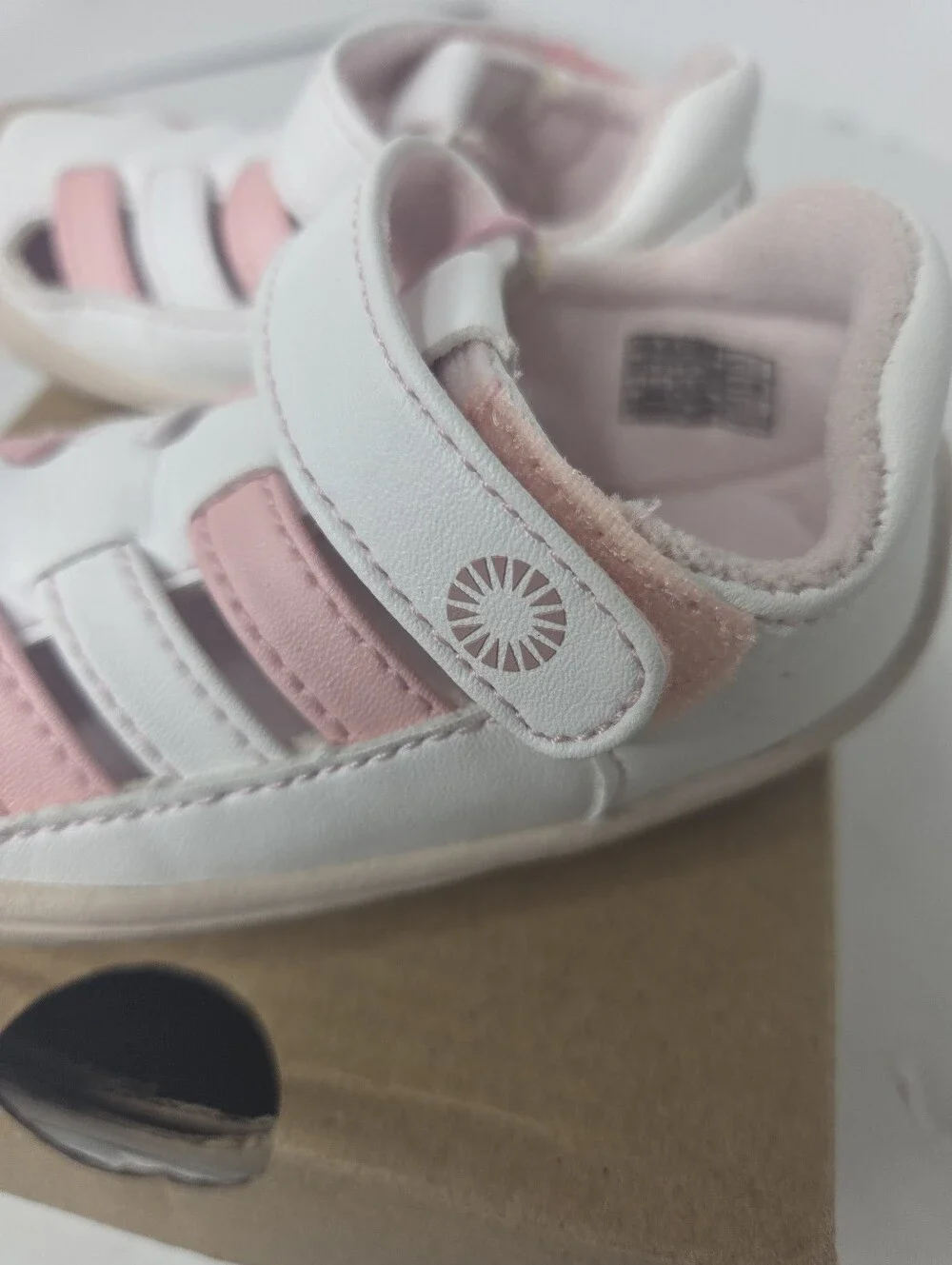 UGG Santore Toddler White Fisherman Sandal Size 5